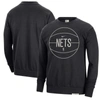 NIKE NIKE BLACK BROOKLYN NETS 2023/24 AUTHENTIC STANDARD ISSUE TRAVEL PERFORMANCE PULLOVER SWEATSHIRT