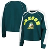GAMEDAY COUTURE GAMEDAY COUTURE GREEN OREGON DUCKS BLINDSIDE RAGLAN CROPPED PULLOVER SWEATSHIRT