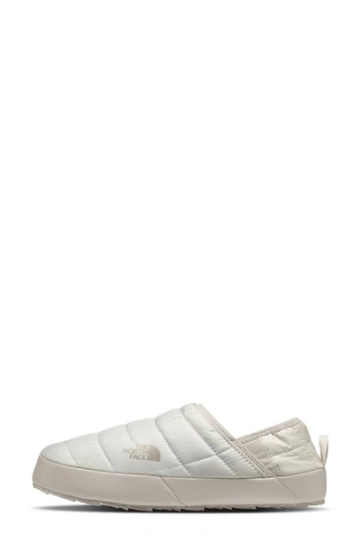 The North Face Thermoball™ Water Repellent Traction V Mule In Gardenia White/ Silver Grey