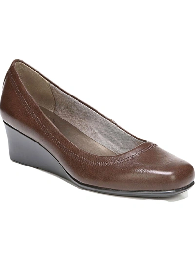 Lifestride Groovy Wedge Pumps In Dark Tan