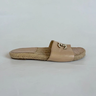 Pre-owned Chanel Tan Leather Espadrille Slides With Pearl Cc