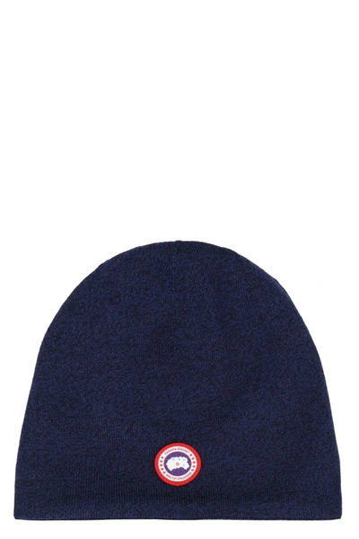 Canada Goose Logo Patch Knitted Beanie In Blue