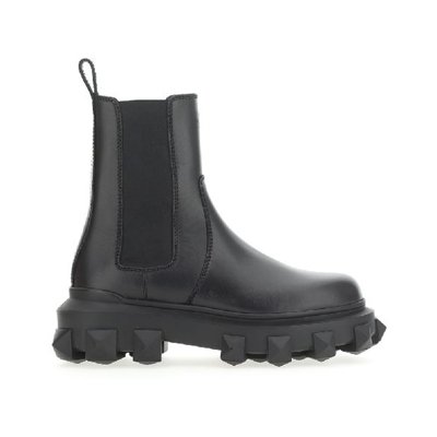 Valentino Garavani Trackstud Chelsea Boots In Leather In Black