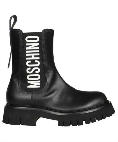 Moschino Logo Print Leather Chelsea Boots In Чёрный