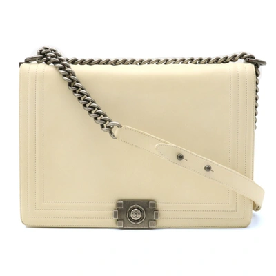 Pre-owned Chanel Boy Leather Shoulder Bag () In White