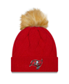 NEW ERA WOMEN'S NEW ERA RED TAMPA BAY BUCCANEERS SNOWY CUFFED KNIT HAT WITH POM