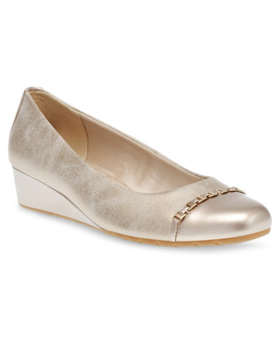 Anne Klein Maysel Wedge Flats In Platinum Gold