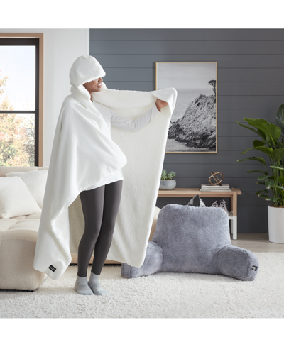 Ugg Avery Hooded Throw, 50" X 60" In Snow