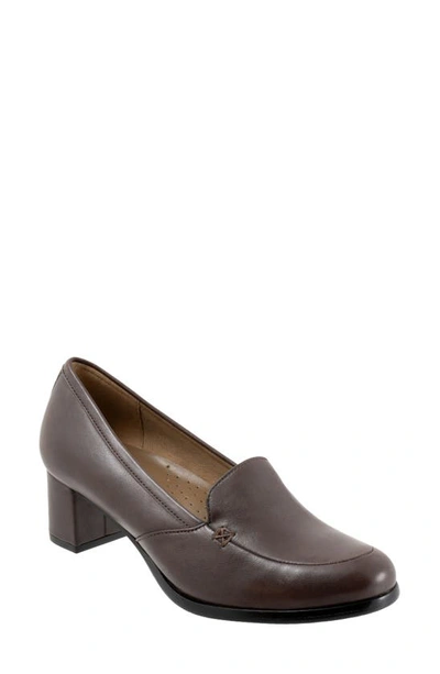 Trotters Cassidy Loafer Pump In Dark Brown