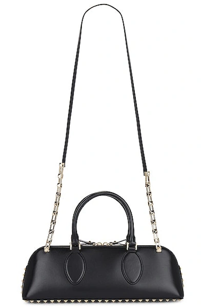 Valentino Garavani East West Rockstud Duffle Bag In Nero