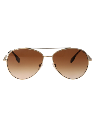 Burberry Eyewear Logo-plaque Pilot-frame Sunglasses In 110913 Light Gold
