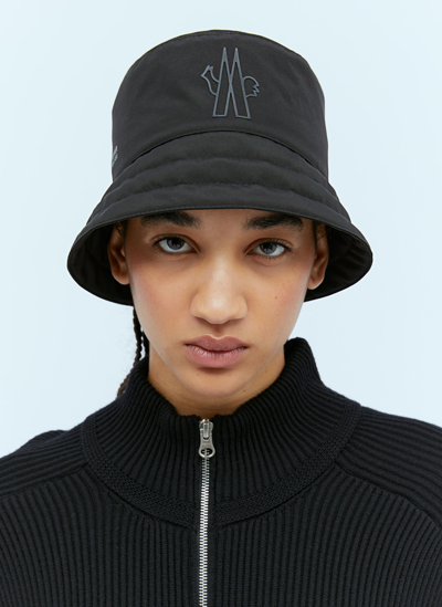 Moncler Logo Applique Bucket Hat In Black