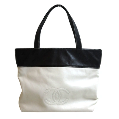 Pre-owned Chanel Leather Tote Bag () In White