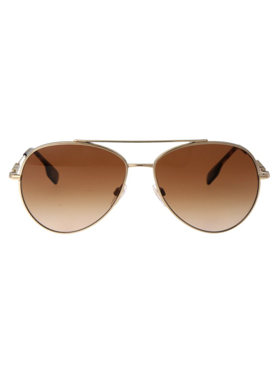 Burberry Eyewear Logo-plaque Pilot-frame Sunglasses In 110913 Light Gold