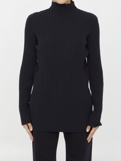 The Row Deidree Ribbed Silk Sweater In Black