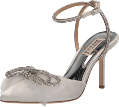 Pre-owned Badgley Mischka Women's Sacred Pump In Soft White