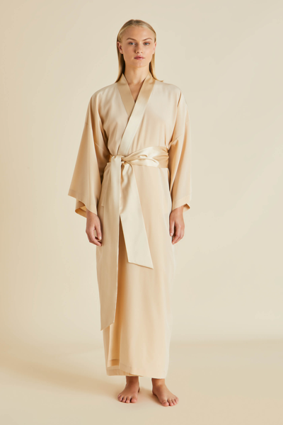 Olivia Von Halle Queenie Caramel Robe In Silk Crêpe De Chine