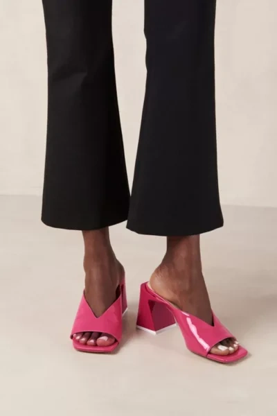 Alohas Tasha Black Leather Sandals In Pink