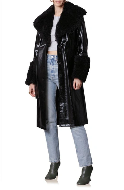 Avec Les Filles Patent Faux Fur Trimmed Trench Coat In Black