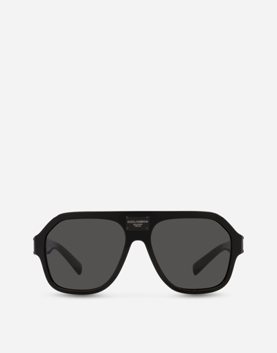 Dolce & Gabbana Dg Plaque Sunglasses In Black