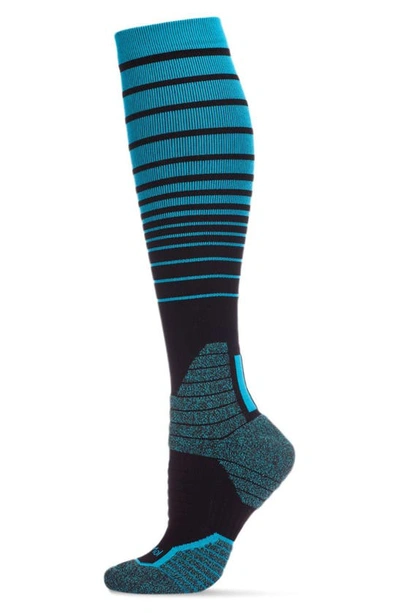 Memoi Gradient Stripe Performance Compression Socks In Blue