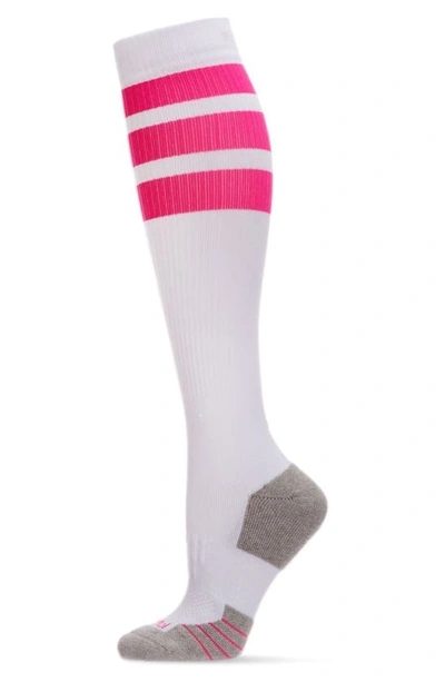 Memoi Retro Stripe Performance Knee High Compression Socks In Pink