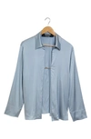 Jacquemus La Chemise Notte Logo Charm Open Front Stretch Satin Blouse In Light Blue