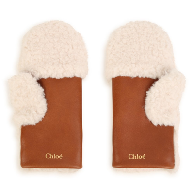 Chloé Kids Logo Print Shearling Gloves In Brown