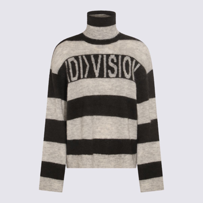 (d)ivision Gray Stripe Turtleneck In Grey Black