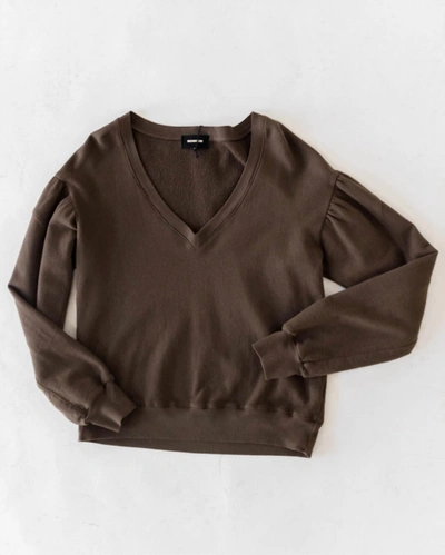 Monrow Shirred Sleeve Sweatshirt In Cocoa In Brown