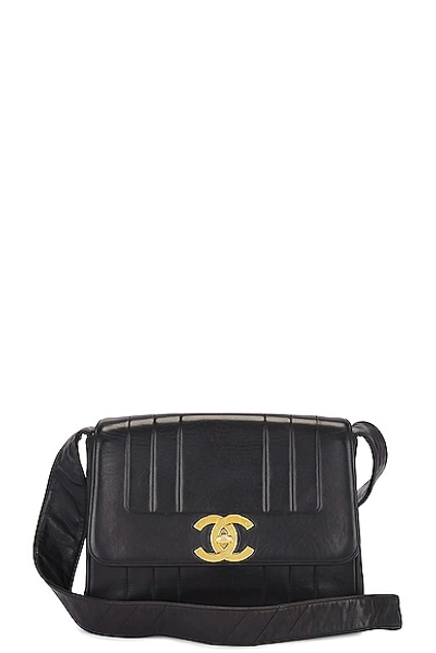 Pre-owned Chanel Lambskin Turnlock Shoulder Bag In Black