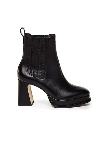 Bernardo Nicola Boots In Black