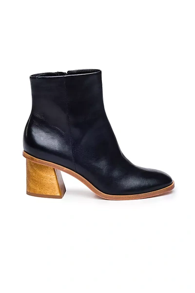 Bernardo Nantucket Boots In Black