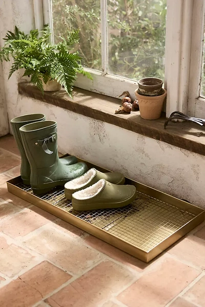 Terrain Boot Tray With Interior Grate