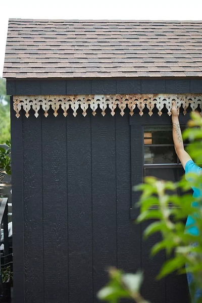 Terrain Iron Bardgeboard In Brown