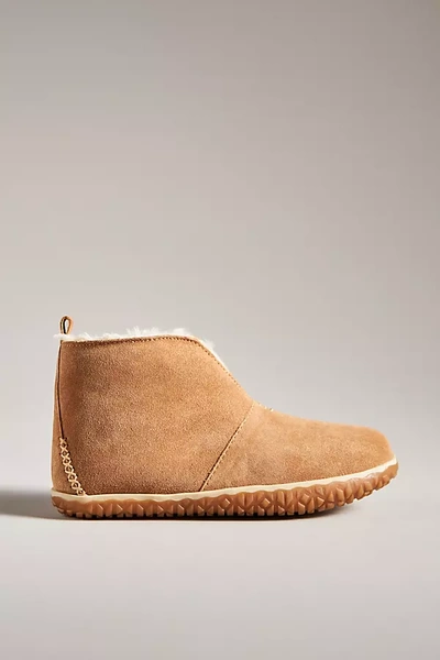 Minnetonka Tucson Slipper Boots In Beige