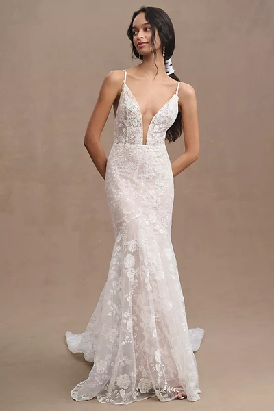 Rish Azalea V-neck Mermaid Lace Wedding Gown In White