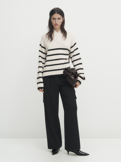 Massimo Dutti Pullover Aus Wollmischung Mit Hohem V-ausschnitt In Gebrochen Weiss
