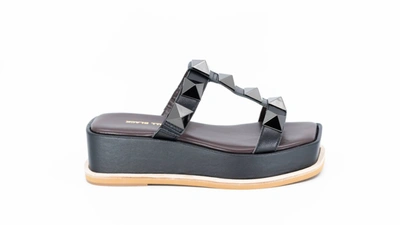 All Black Pyramid T Sandal In Black In Grey