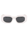 Versace Eyewear Rectangular Frame Sunglasses In 314/87 White