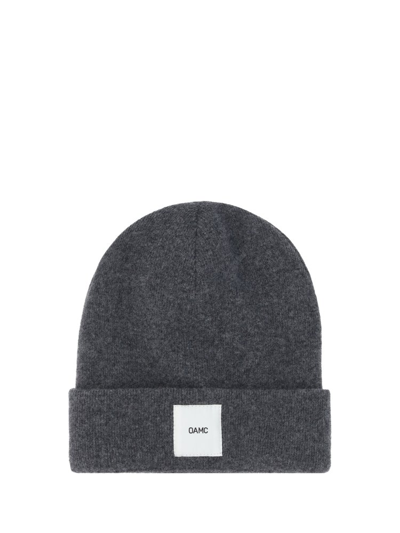 Oamc Logo-patch Ribbed-knit Beanie In Grey