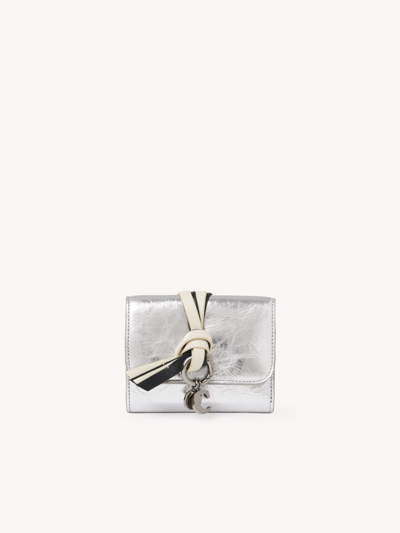 Chloé Portefeuille Compact À Trois Volets Alphabet Femme Argent Taille Onesize 100% Cuir De Veau