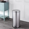 HAPPIMESS OSCAR 8-GALLON STEP-OPEN TRASH CAN WITH FREE MINI TRASH CAN