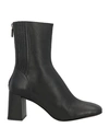 Lola Cruz Ankle Boots In Black