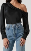 ASTR ONE SHOULDER SATIN BLOUSE IN BLACK