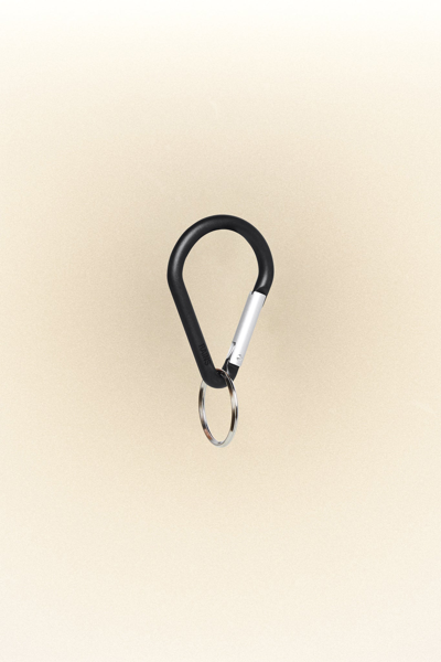 Rains Drop Carabiner In Black