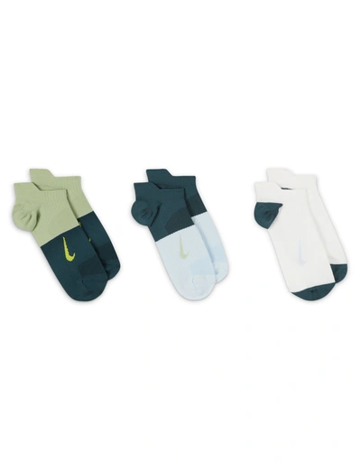 Nike Everyday Plus Lightweight Socks (3 Pairs) In White