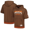 MITCHELL & NESS MITCHELL & NESS BROWN CLEVELAND BROWNS PRE-GAME SHORT SLEEVE PULLOVER HOODIE