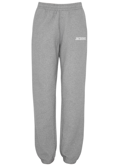Jacquemus Le Jogging Logo Cotton Sweatpants In Grey