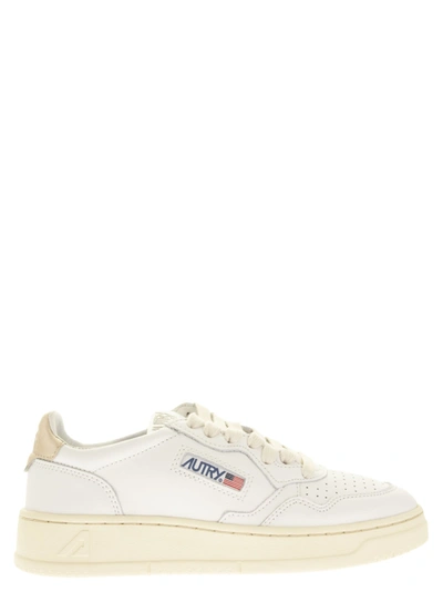 Autry Medalist Low Leather Sneakers In White/pink
